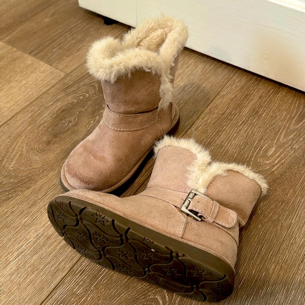 Calistoga fur booties.